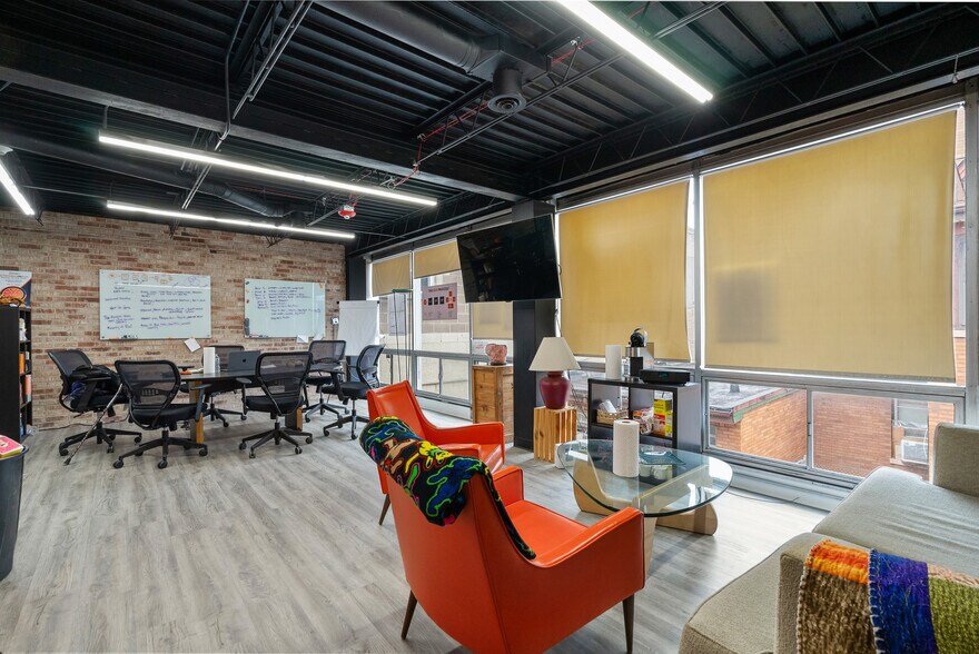 More Photos Of 3100 S Oak Park Ave, Berwyn Office For Sale