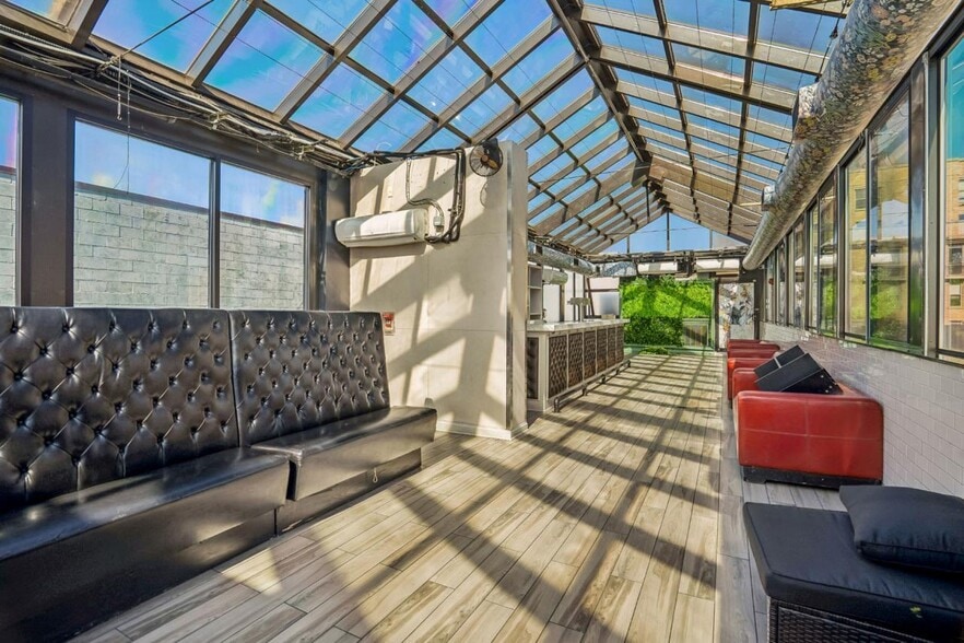 More Photos Of 1336 U St NW, Washington Bar For Sale