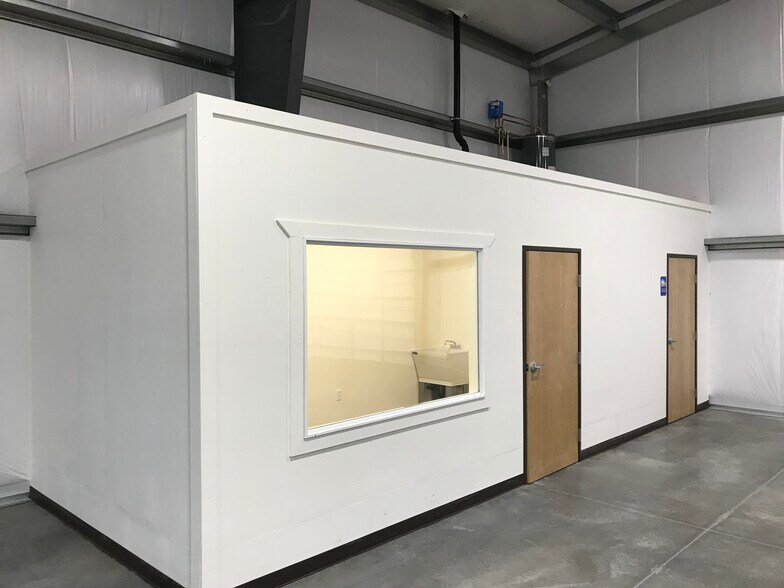 More Photos Of 955 NW Noble Dr, Estacada Warehouse For Sale