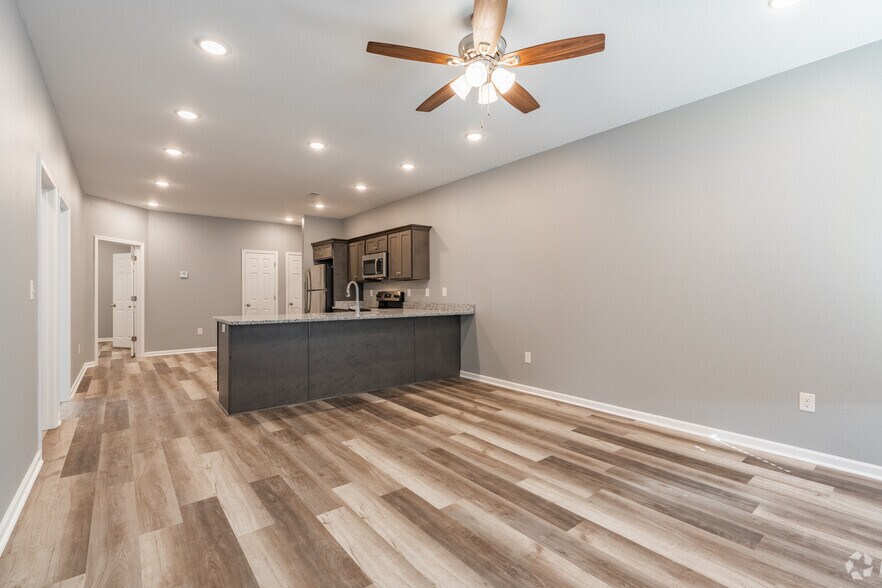 More Photos Of 404 W Matthews St, Brookland Apartments For Sale