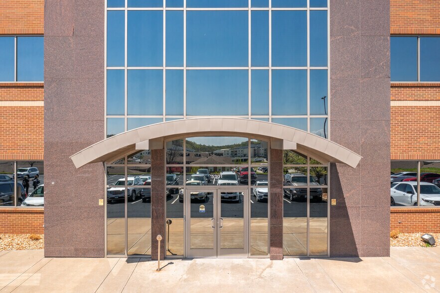 More Photos Of 5301 Veterans Memorial Pky, Saint Peters Office For Lease