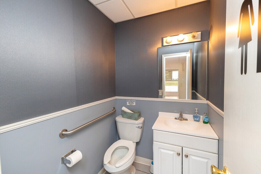 More Photos Of 890 N State Road 14, Harper Auto Dealership For Sale