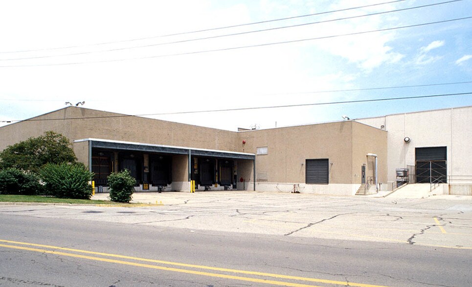 More Photos Of 1301 S White River Pky E, Indianapolis Warehouse For Sale