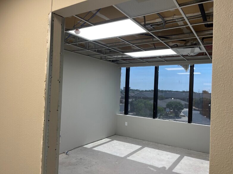 More Photos Of 2702 TX-306 Loop, San Angelo Office For Lease