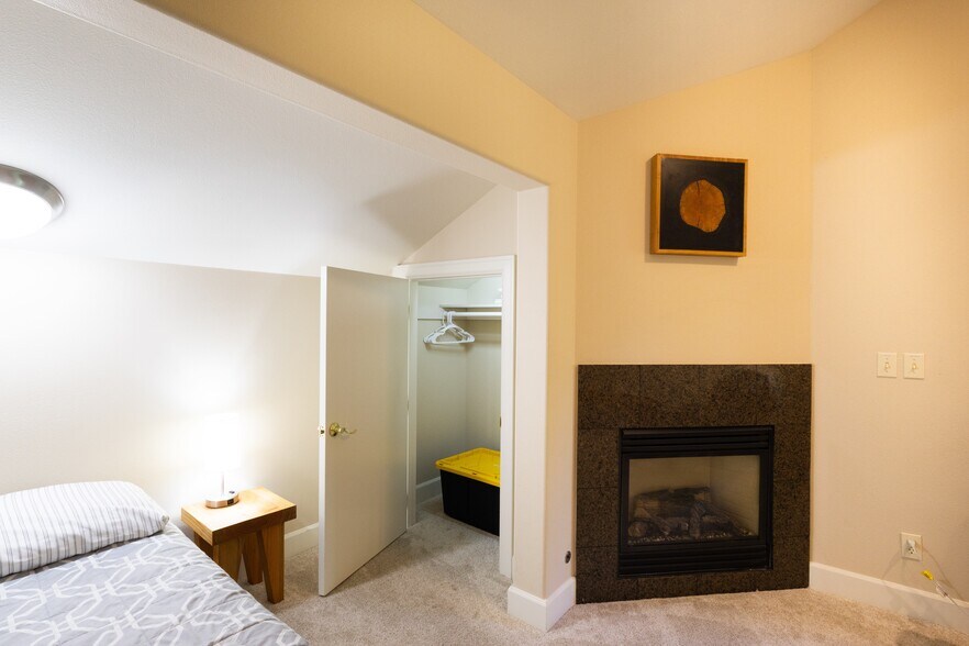 More Photos Of 360 Knechtel Way NE, Bainbridge Island Apartments For Sale