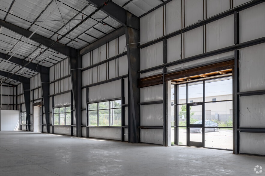 More Photos Of 4437 Supply Ct, Austin Unknown For Lease