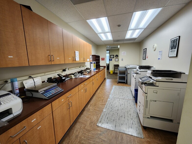 More Photos Of 991 Nut Tree Rd, Vacaville Medical For Sale