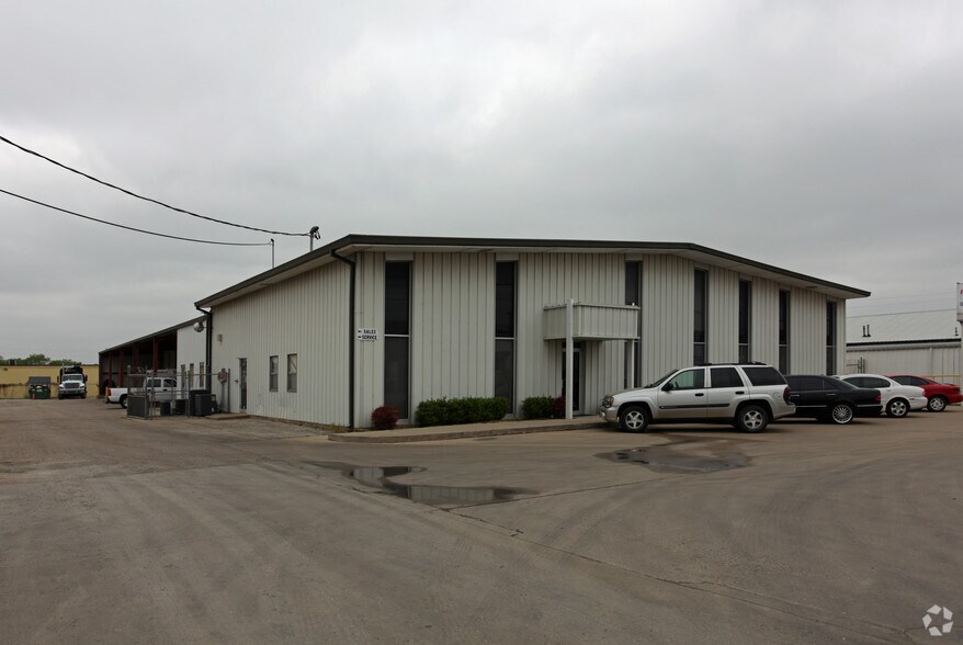 More Photos Of 10931 Dennis Rd, Dallas Industrial For Sale