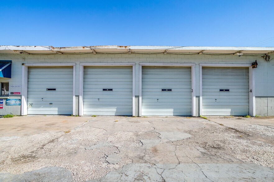 More Photos Of 5323-5325 Woodway Dr, Fort Worth General Retail For Sale