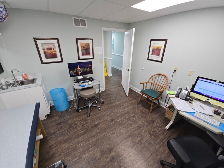 More Photos Of 1095 S Bradford St, Dover Medical For Sale