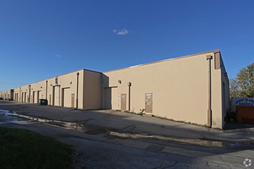 More Photos Of 7861-7871 Mastin Dr, Overland Park Warehouse For Lease