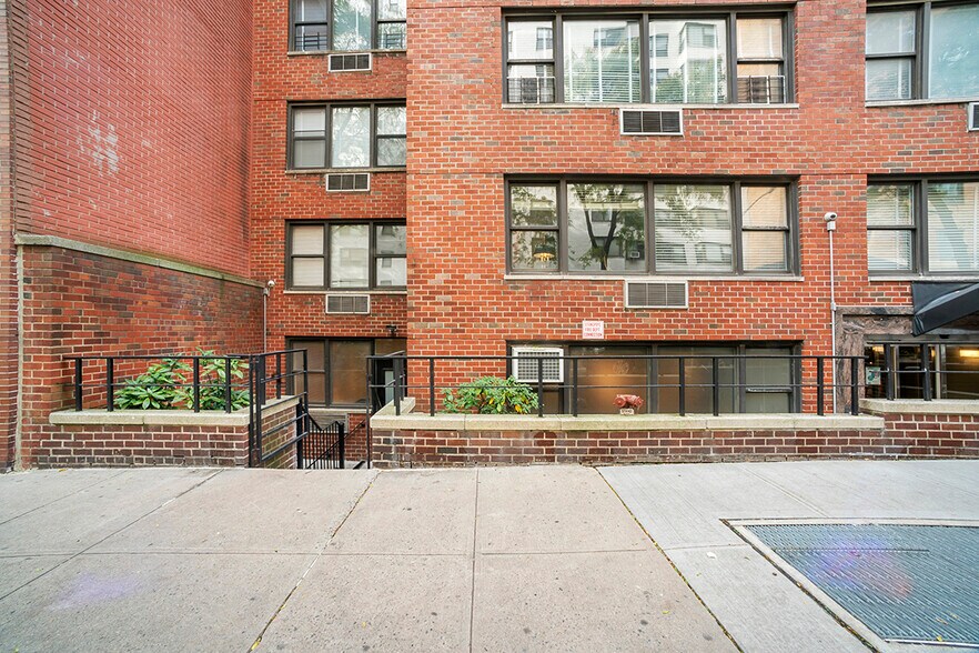 More Photos Of 310 E 65th St, New York Apartments For Lease