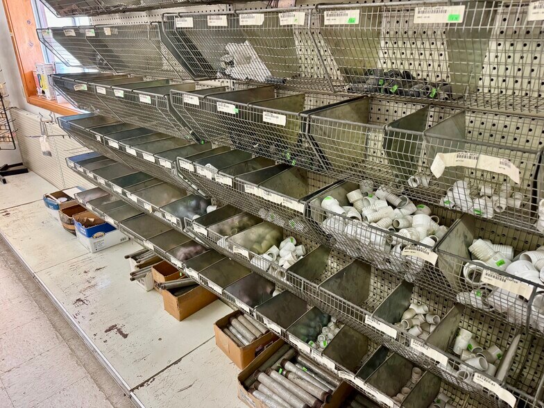 More Photos Of 40 Sherman st, Petrolia General Retail For Sale