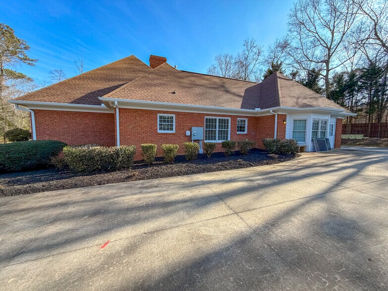 More Photos Of 2100 Gravel Springs Rd, Buford Medical For Lease