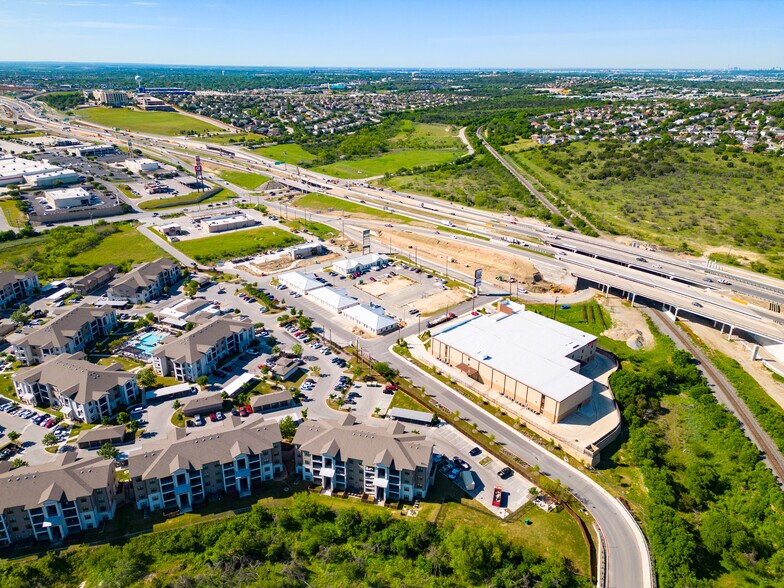 More Photos Of 7323 N Loop 1604 E, San Antonio Office For Sale