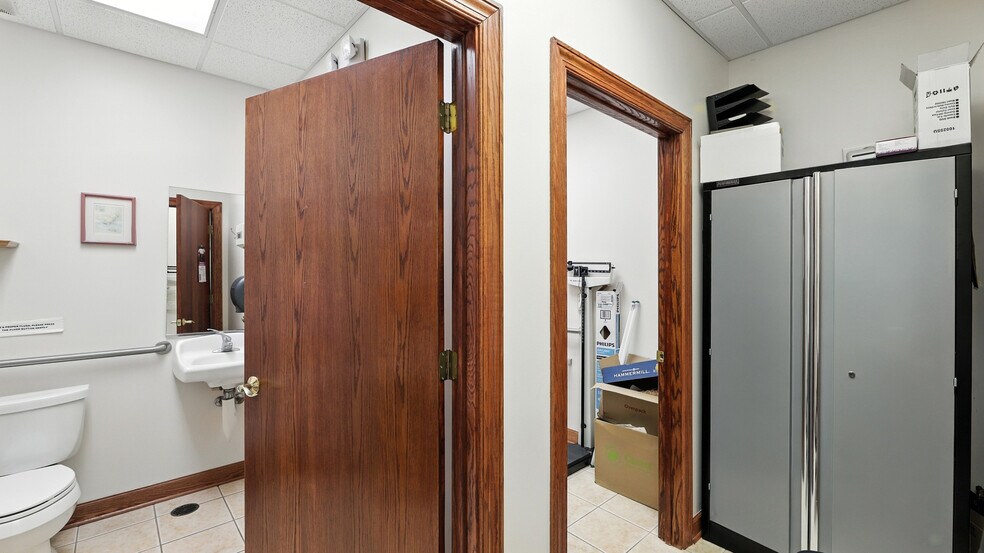 More Photos Of 5 Executive Ct, South Barrington Office For Sale