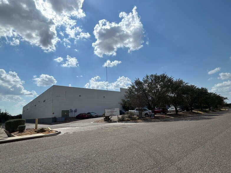 Primary Photo Of 13120 Spivey Dr, Laredo Warehouse For Lease