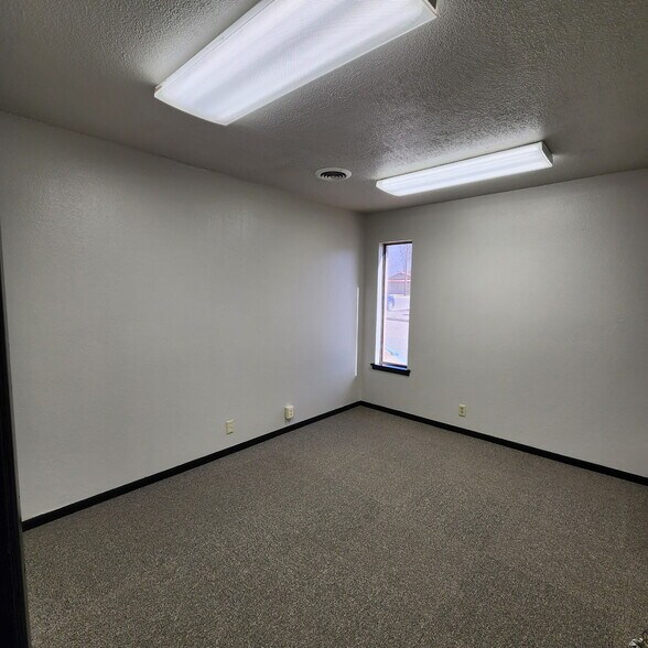 More Photos Of 1408 8th St, Alamogordo Office For Lease
