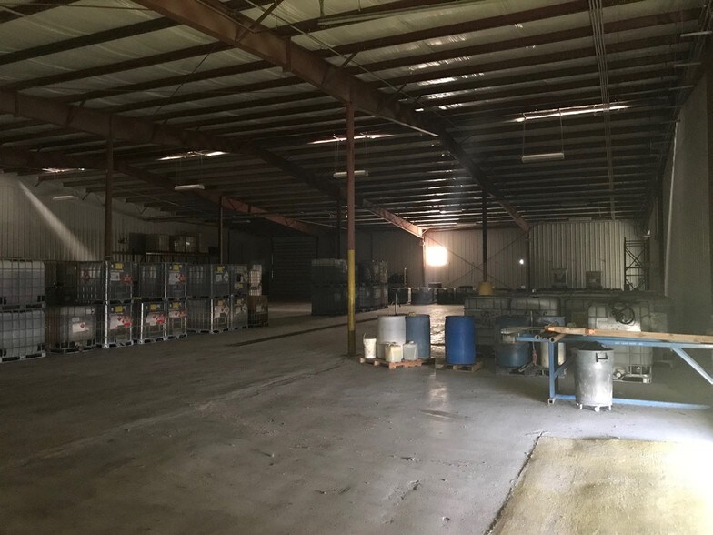 More Photos Of 6291 S Interstate Highway 37, Mathis Warehouse For Lease