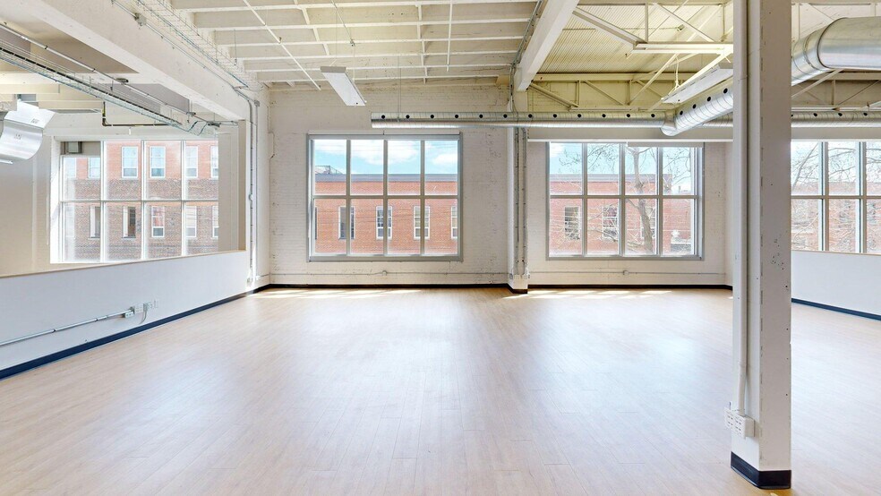 More Photos Of 4760 Rue Acorn, Montréal Research And Development For Lease