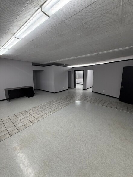 More Photos Of 2400 W Cornell St, Milwaukee Manufacturing For Lease
