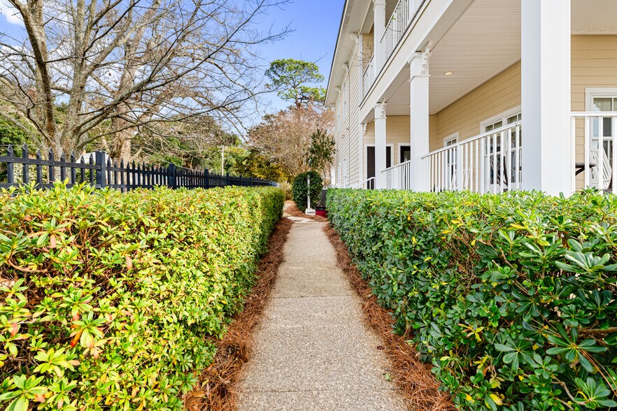 More Photos Of 202 S Mobile St, Fairhope Hospitality For Sale