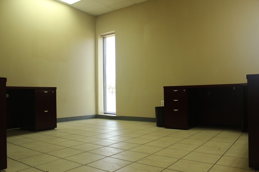 More Photos Of 11117 Mahaffey Rd, Tomball Manufacturing For Sale