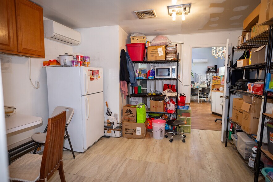 More Photos Of 56 N Plank Rd, Newburgh Freestanding For Sale