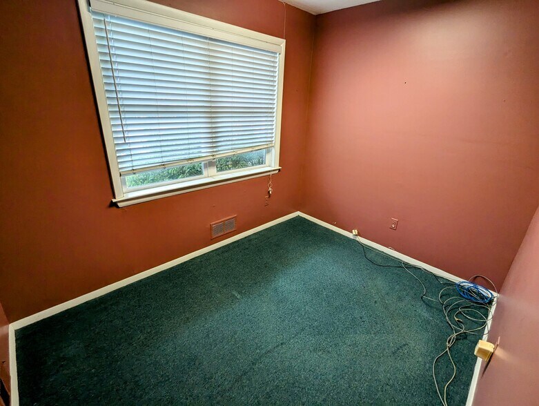 More Photos Of 1923 York Rd, Lutherville Timonium Office For Lease