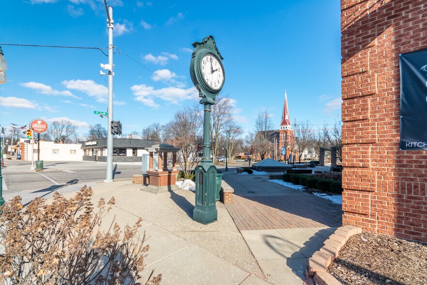 More Photos Of 107 S Main St, Almont Restaurant For Lease