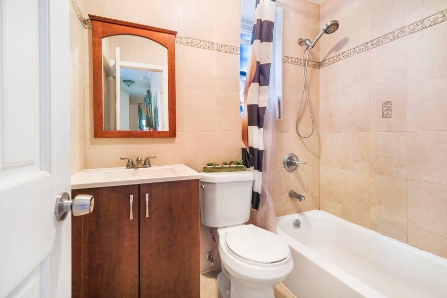 More Photos Of 2296 2nd Ave, New York Multifamily For Sale