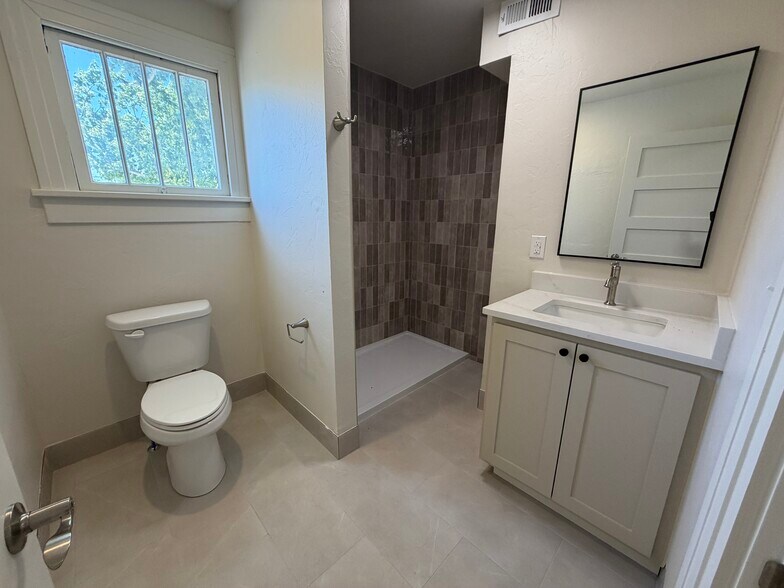 More Photos Of 1605 N Classen Dr, Oklahoma City Office Residential For Sale