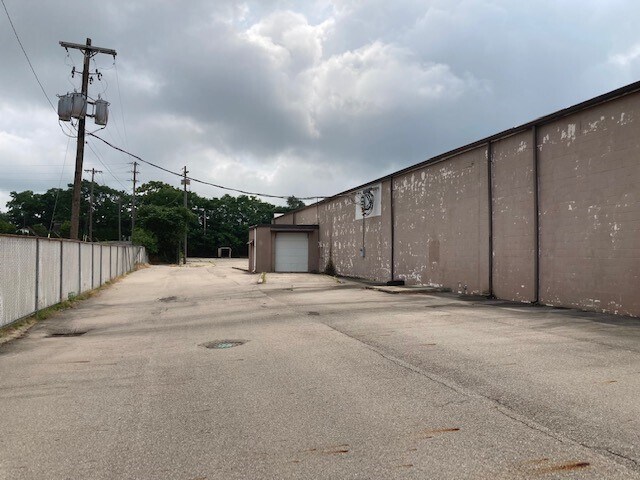 More Photos Of 110 Leffel Ln, Springfield Service For Lease