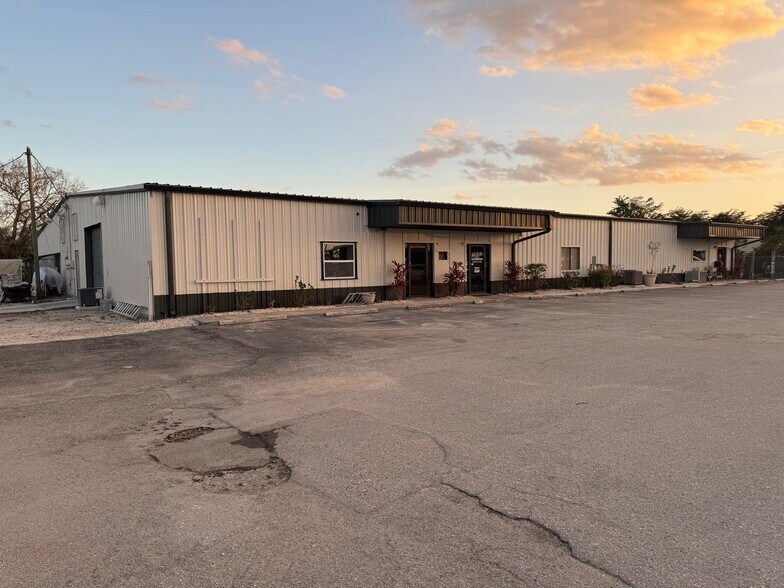 Primary Photo Of 1302 NE Pine Island Rd, Cape Coral Warehouse For Lease