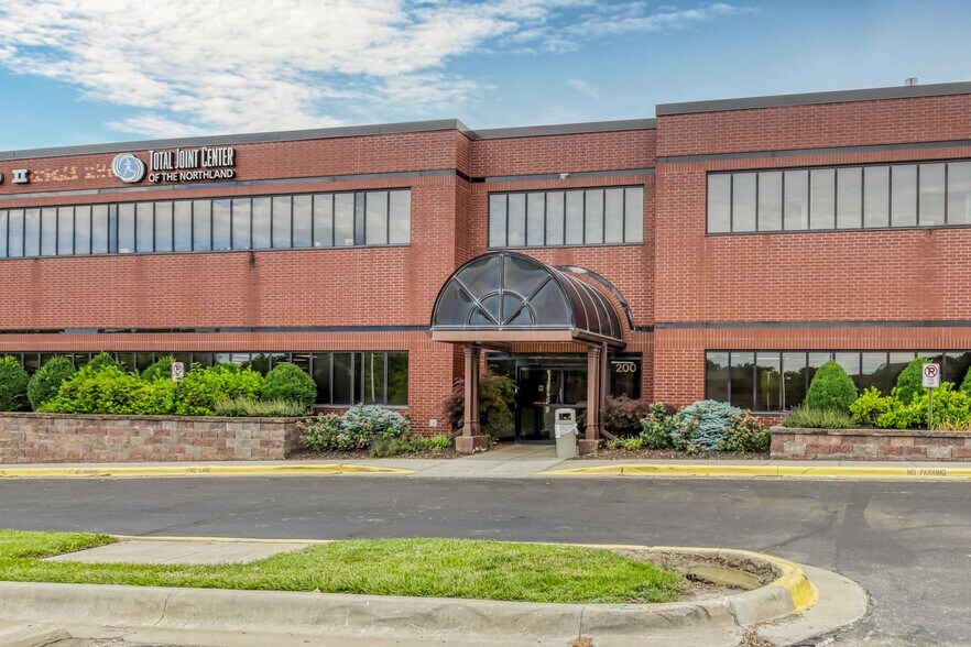 More Photos Of 200 NE 54th St, Kansas City Medical For Lease