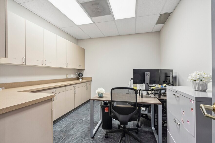 More Photos Of 200 Mineral Springs Rd, Rockaway Medical For Sale