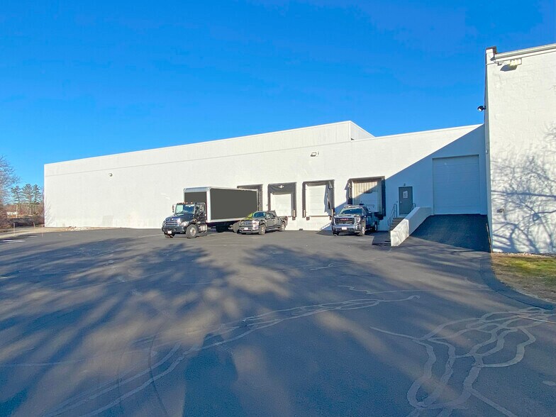 More Photos Of 7 Connector Rd, Andover Warehouse For Lease