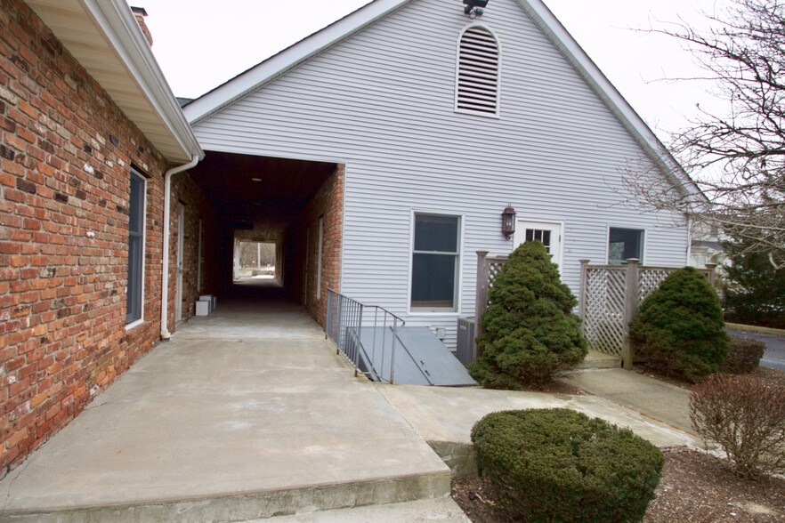 More Photos Of 32645 Main Rd, Cutchogue Office For Lease