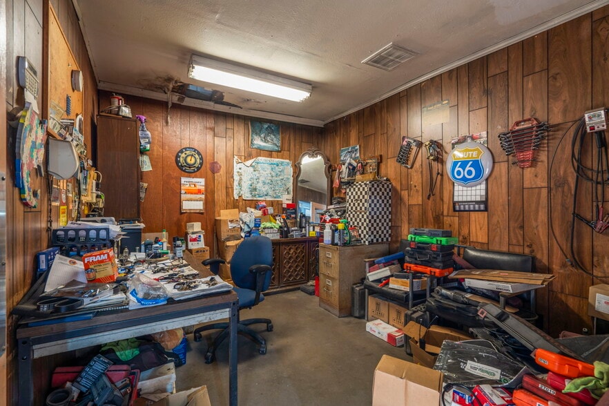 More Photos Of 1201 Preston Ave, Pasadena Auto Repair For Sale