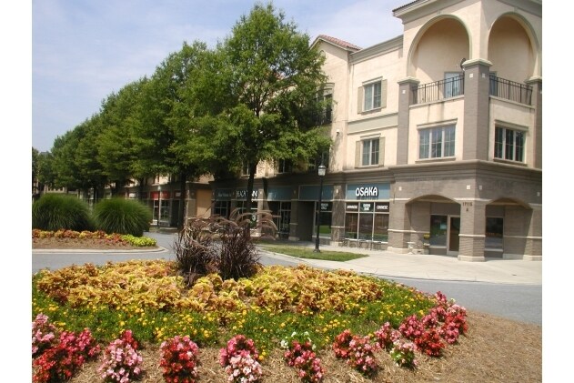 More Photos Of 17115 Kenton Dr, Cornelius Storefront Retail Office For Lease