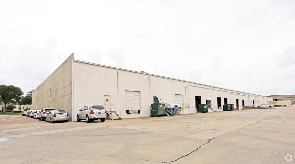 More Photos Of 1751 Hurd Dr, Irving Distribution For Lease
