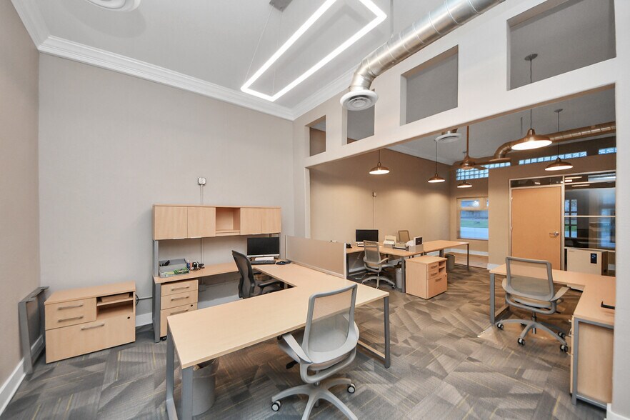 More Photos Of 4123 Highway 90, Brookshire Office For Sale