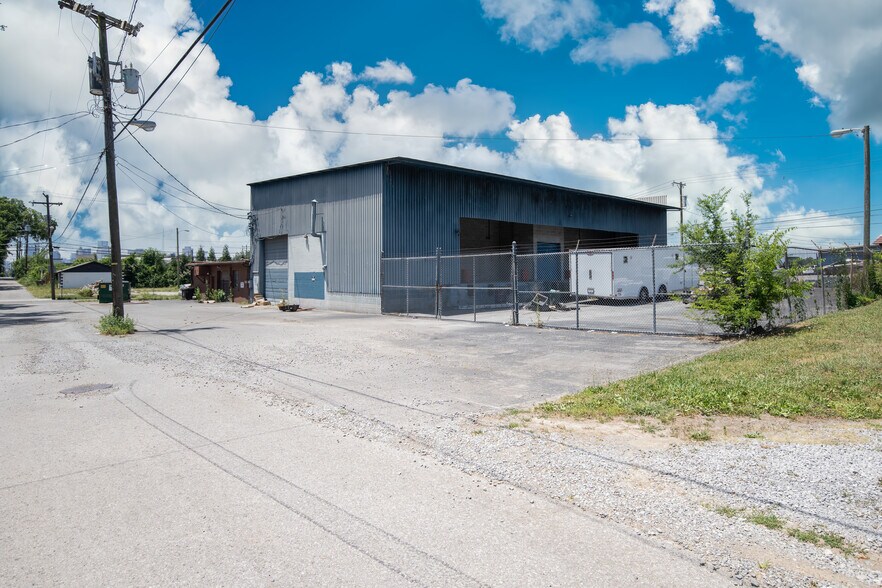 More Photos Of 1201-1203 Dickerson Pike, Nashville Light Distribution For Lease