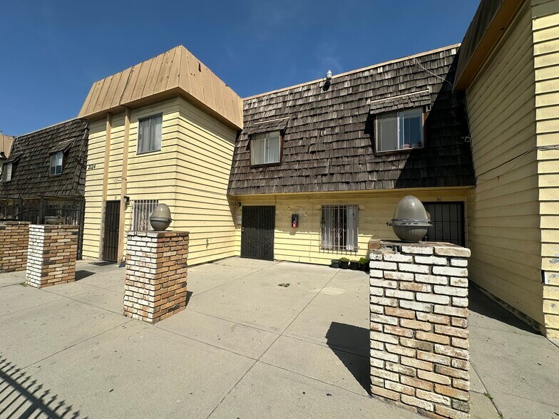 More Photos Of 2124 N Santa Fe Ave, Compton Apartments For Sale
