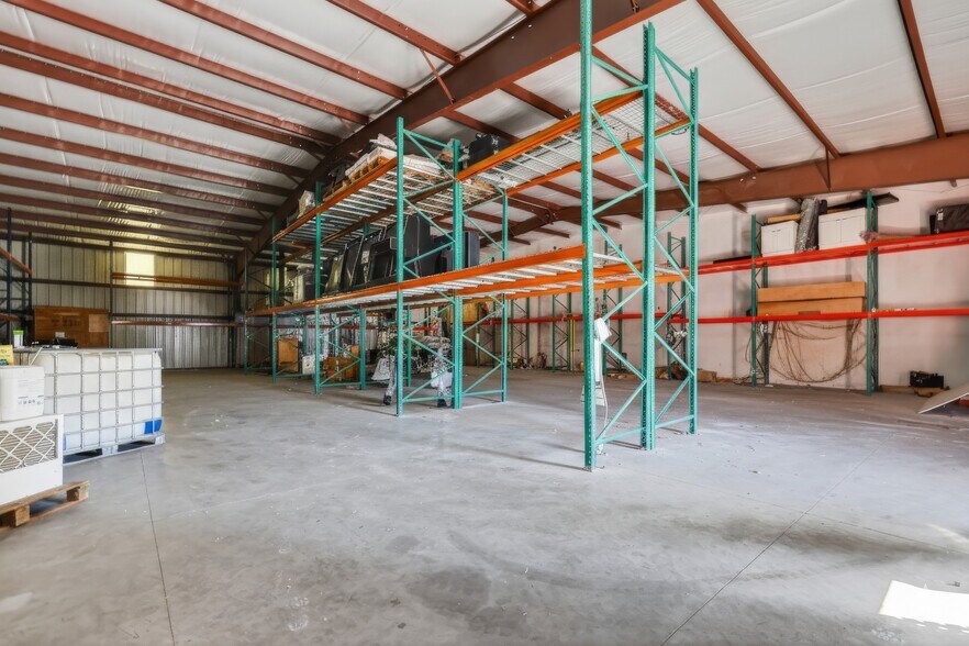 More Photos Of 3073 NE 37th Pl, Wildwood Industrial For Sale