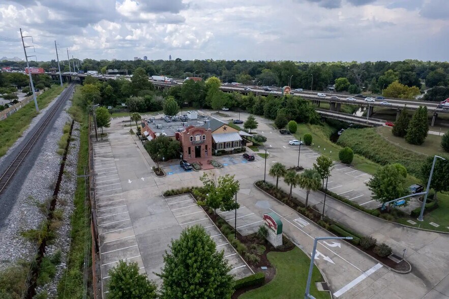 More Photos Of 2450 S Acadian Thruway, Baton Rouge Restaurant For Sale