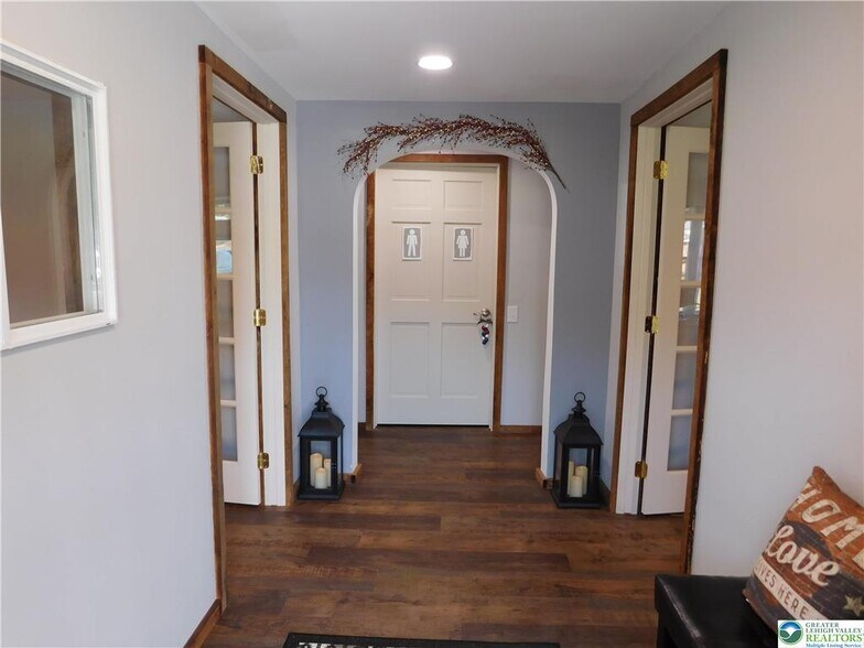 More Photos Of 992 Clamtown Rd, Tamaqua Office For Lease