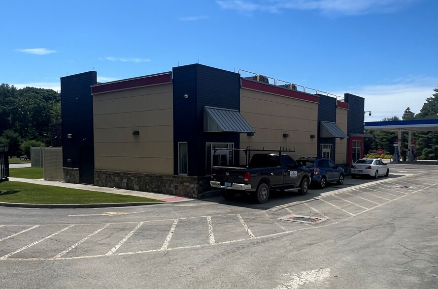 More Photos Of 101 Trolley Line Blvd, Mashantucket Service Station For Lease
