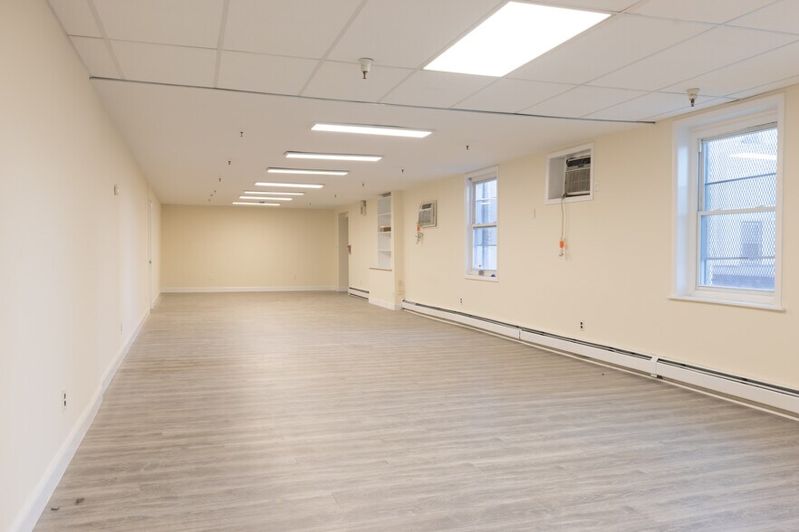 More Photos Of 185 6th Ave, Paterson Light Manufacturing For Lease