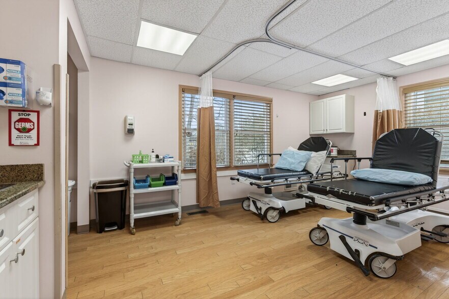 More Photos Of 301 Hurley Ave, Kingston Office For Sale